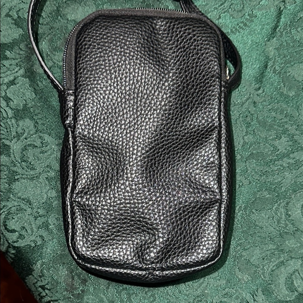 Nautica PEBBELED EMBORIDERED LOGO
CROSSBODY PHONE BAG - Picture 7 of 13